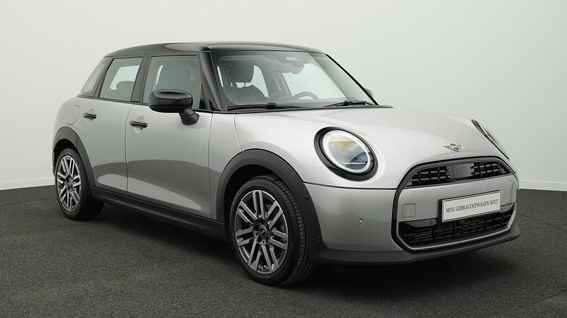 Używany Mini Cooper Classic 114 kW (156 KM) 2025 Srebrny Hatchback