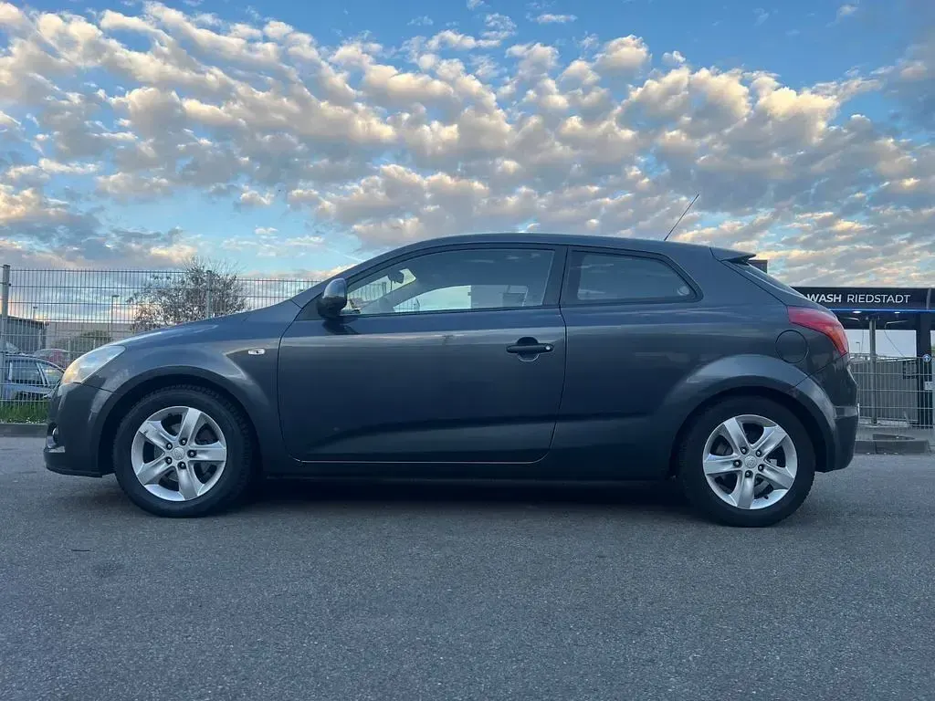 Second-hand Kia ProCeed EX 126 CP (92 kW) 2009 Albastru Hatchback