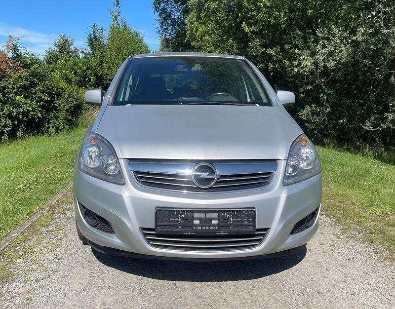 Gebraucht Opel Zafira Design Edition 150 PS (110 kW) 2011 Argon silber/ice silver (m2) Van / Kleinbus