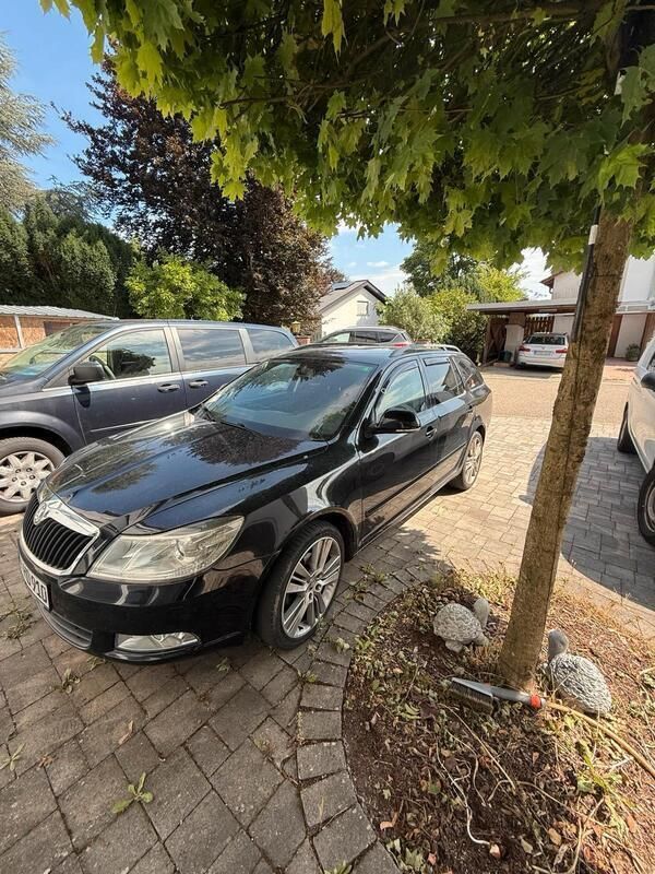 Schwarz Gebraucht 2012 Skoda Octavia Kombi | 2.500 € (Superpreis) - Bild 1/4