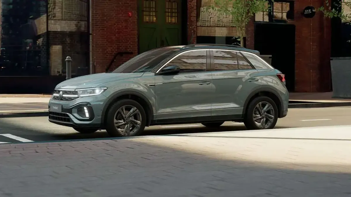 Gebraucht VW T-Roc R-line 150 PS (110 kW) 2025 Blau SUV