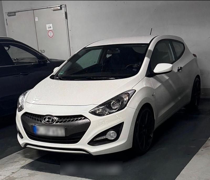 Weiß Gebraucht 2013 Hyundai i30 Coupé | 6.000 € (Fairer Preis) - Bild 1/4