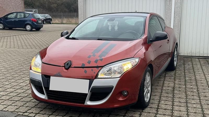 Gebraucht Renault Mégane Coupé 131 PS (96 kW) 2011 Andere farben Coupé