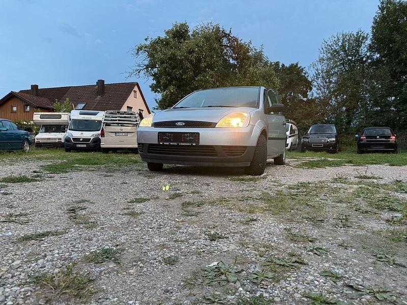 Silber Gebraucht 2004 Ford Fiesta Kleinwagen | 550 € (Superpreis) - Bild 1/4