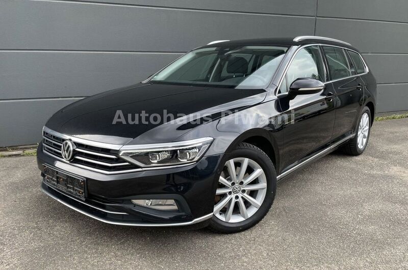 Deep black perleffekt Gebraucht 2019 VW Passat Elegance Kombi | 10.800 € - Bild 1/4