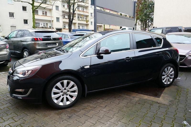 Schwarz Gebraucht 2014 Opel Astra Exklusiv Limousine | 9.950 € (Fairer Preis) - Bild 1/4