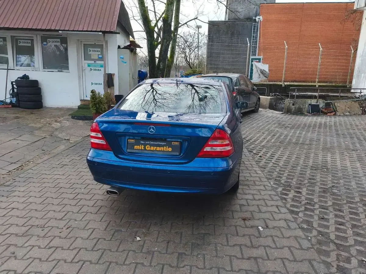 Używany Mercedes C280 231 KM (169 kW) 2006 Niebieski Sedan/Limuzyna