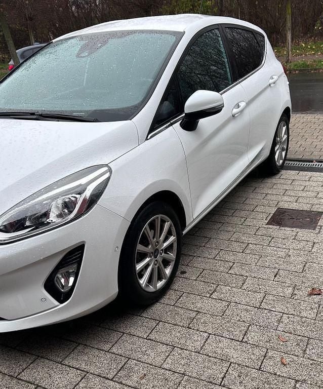 Weiß Gebraucht 2019 Ford Fiesta Titanium Limousine | 10.100 € (Guter Preis) - Bild 1/4
