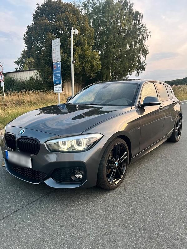 Grau Gebraucht 2018 BMW 118 M Sport Kleinwagen | 19.999 € (Fairer Preis) - Bild 1/4