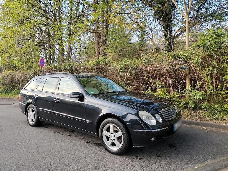 Gebraucht Mercedes E220 150 PS (110 kW) 2005 Schwarz Kombi