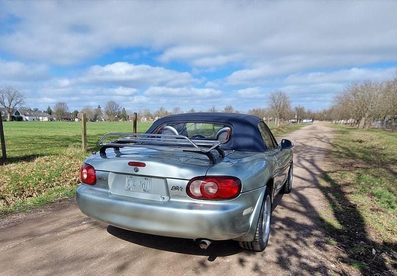 Usata Mazda MX5 110 CV (80 kW) 2003 Argento Cabrio