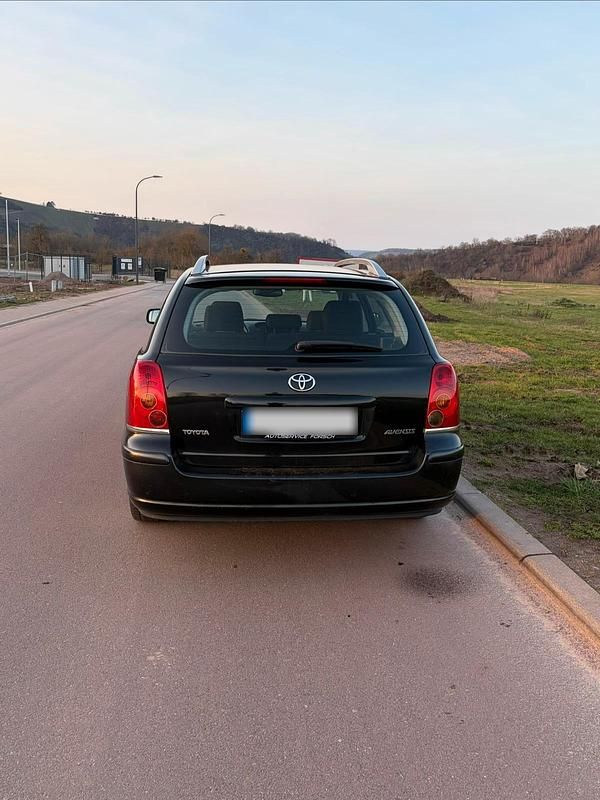 Gebraucht Toyota Avensis 129 PS (94 kW) 2005 Schwarz Kombi