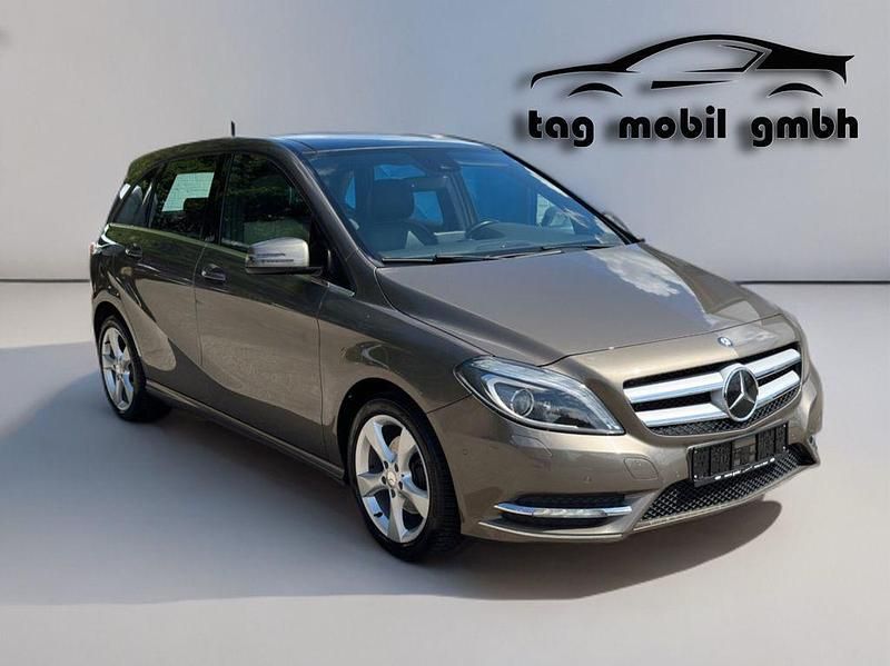 Grau Gebraucht 2012 Mercedes 200 Kombi | 11.735 € (Fairer Preis) - Bild 1/4