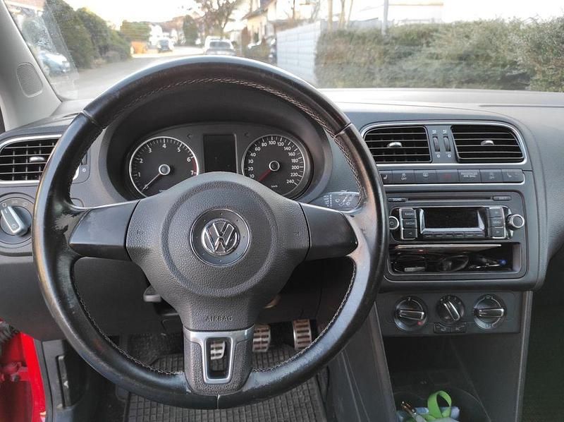 Gebraucht VW Polo Trendline 69 PS (50 kW) 2011 Rot Kleinwagen