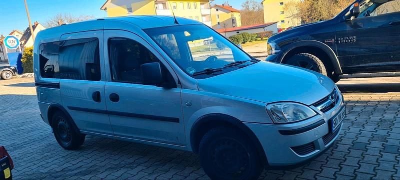 Second-hand Opel Combo 89 CP (65 kW) 2005 Argintiu Monovolum