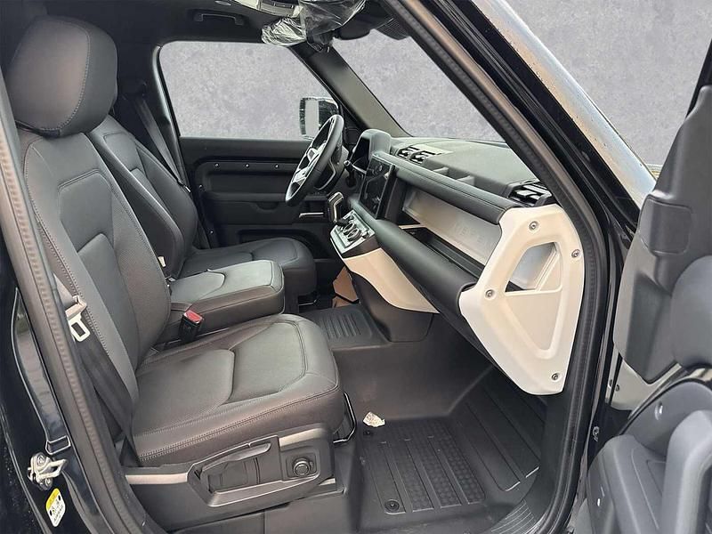 Neu Land Rover Defender S 249 PS (183 kW) 2025 Santoriniblack metallic SUV