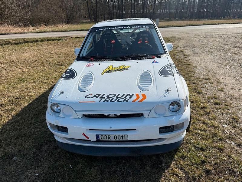 Gebraucht Ford Escort 290 PS (213 kW) 1993 Weiß Limousine