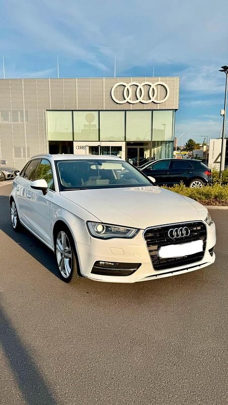 Weiß Gebraucht 2013 Audi A3 Sportback Kleinwagen | 7.150 € (Guter Preis) - Bild 1/4