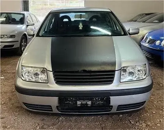 Usado VW Bora 116 HP (85 kW) 2004 Prateado Sedan