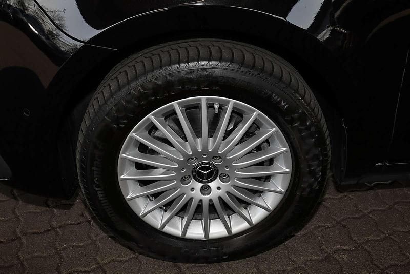 Gebraucht Mercedes E250 Style 140 PS (102 kW) 2025 Obsidianschwarz Kombi