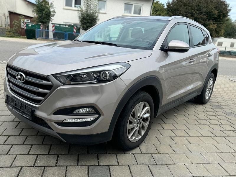 Weiß Gebraucht 2015 Hyundai Tucson Intro Edition SUV | 14.999 € (Fairer Preis) - Bild 1/4