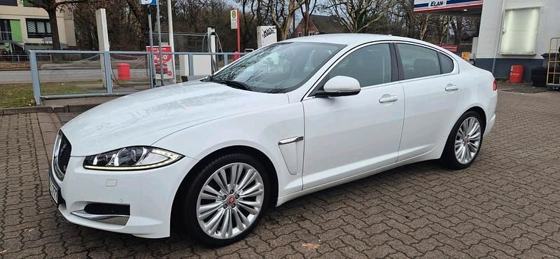 Weiß Gebraucht 2015 Jaguar XF Limousine | 12.500 € (Fairer Preis) - Bild 1/4