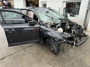 Schwarz 0 Gebraucht 2015 Skoda Rapid Ambition Limousine | 790 € - Bild 1/4