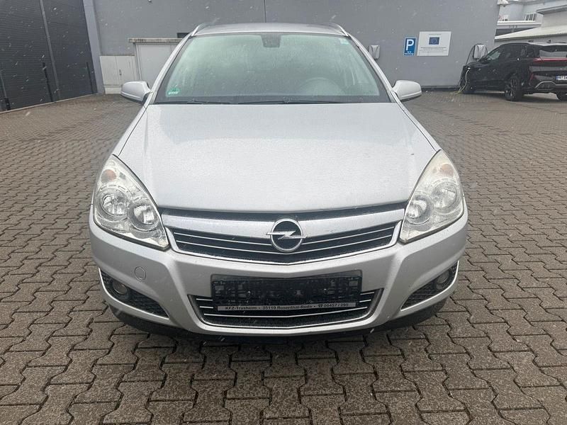 Gebraucht Opel Astra Edition 116 PS (85 kW) 2008 Silber Kombi