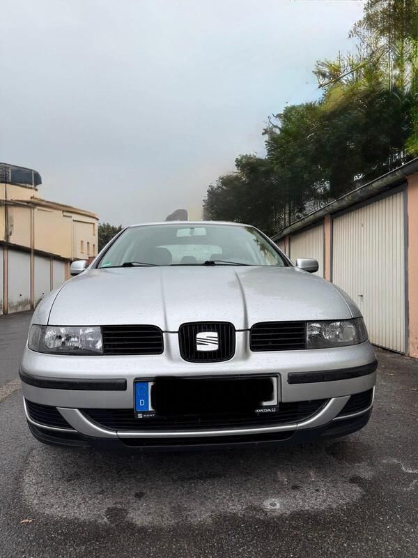 Silber Gebraucht 2001 Seat Leon Limousine | 1.699 € (Fairer Preis) - Bild 1/4