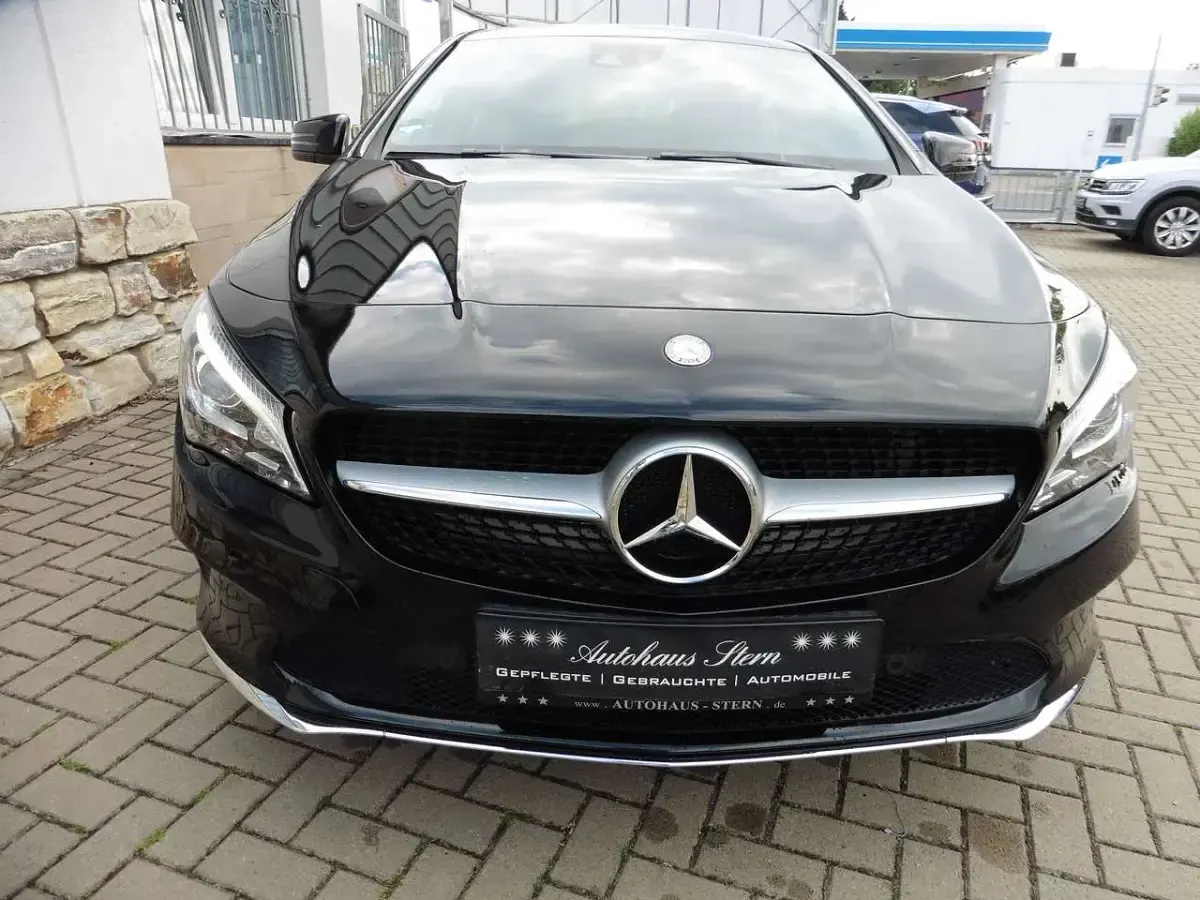 Gebraucht Mercedes CLA180 Shooting Brake 122 PS (89 kW) 2017 Schwarz Kombi