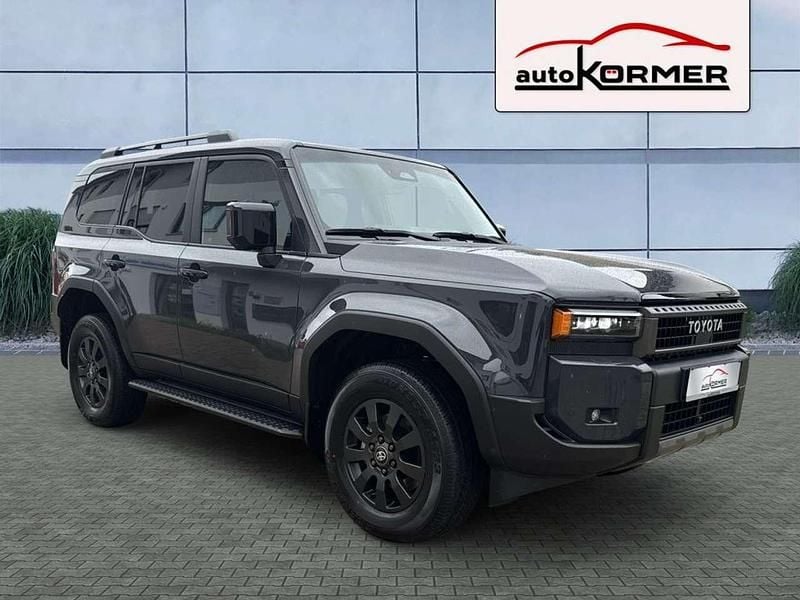 Dark grey Neu 2025 Toyota Land Cruiser Executive SUV | 79.770 € (Superpreis) - Bild 1/4