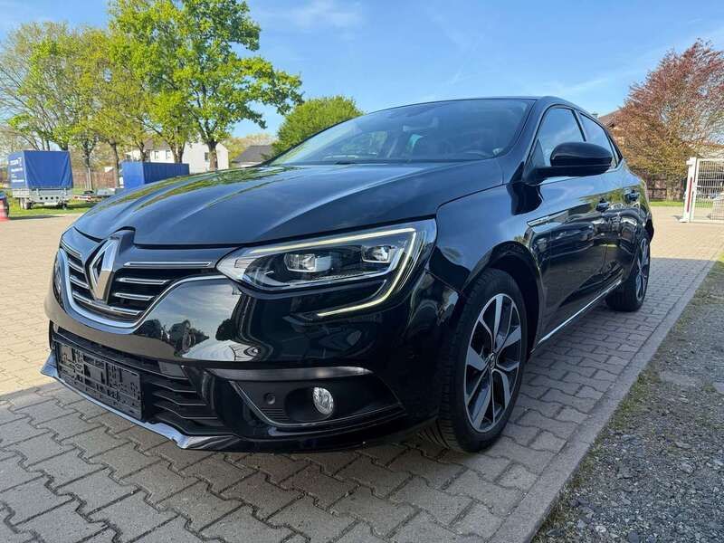 Sternenschwarz Gebraucht 2016 Renault Mégane III Bose Edition Kleinwagen | 7.750 € (Guter Preis) - Bild 1/4