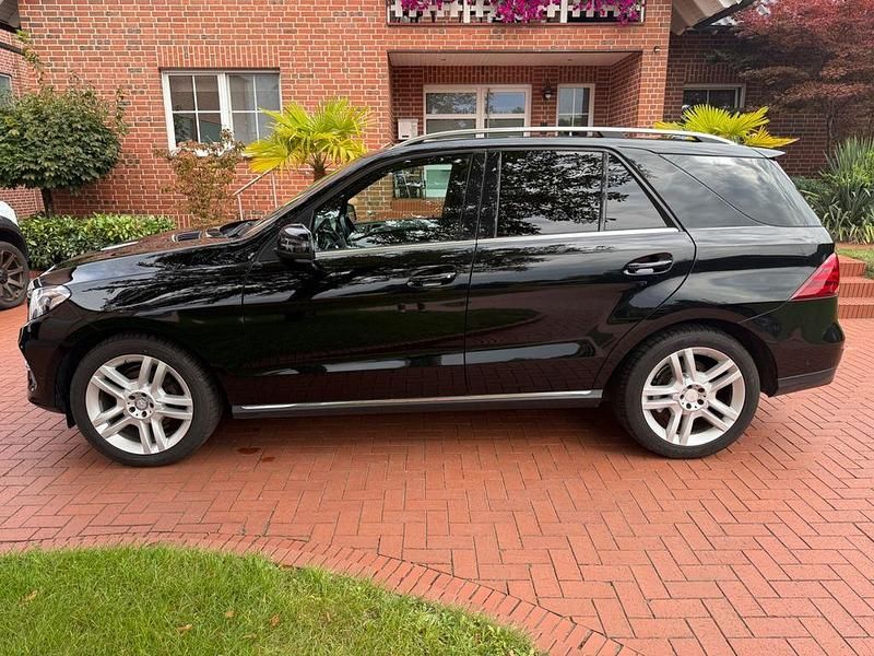 Schwarz Gebraucht 2015 Mercedes GLE350 SUV | 29.777 € (Fairer Preis) - Bild 1/4
