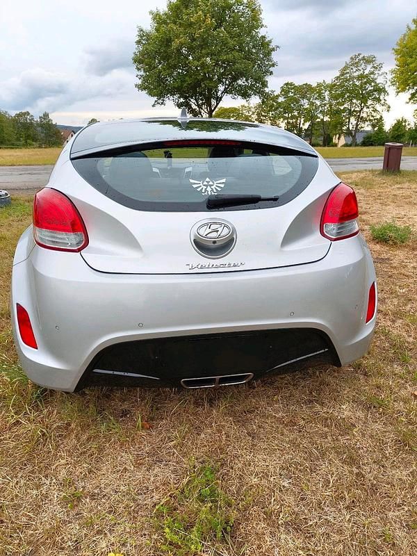 Gebraucht Hyundai Veloster 140 PS (102 kW) 2012 Silber Kleinwagen