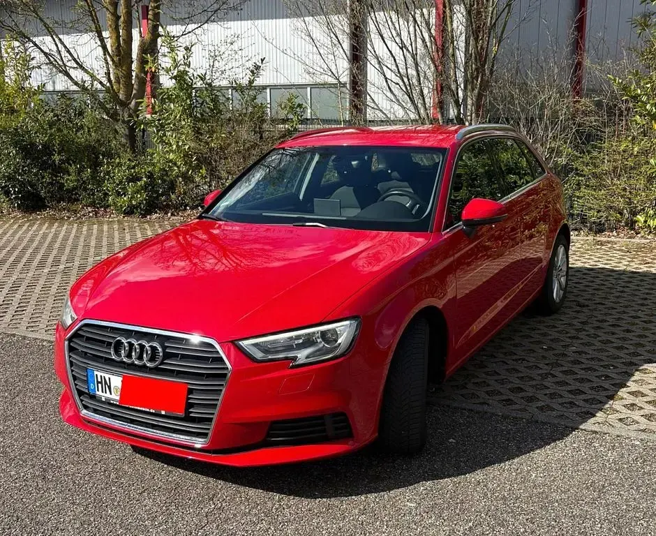 Gebraucht Audi A3 116 PS (85 kW) 2019 Rot Limousine