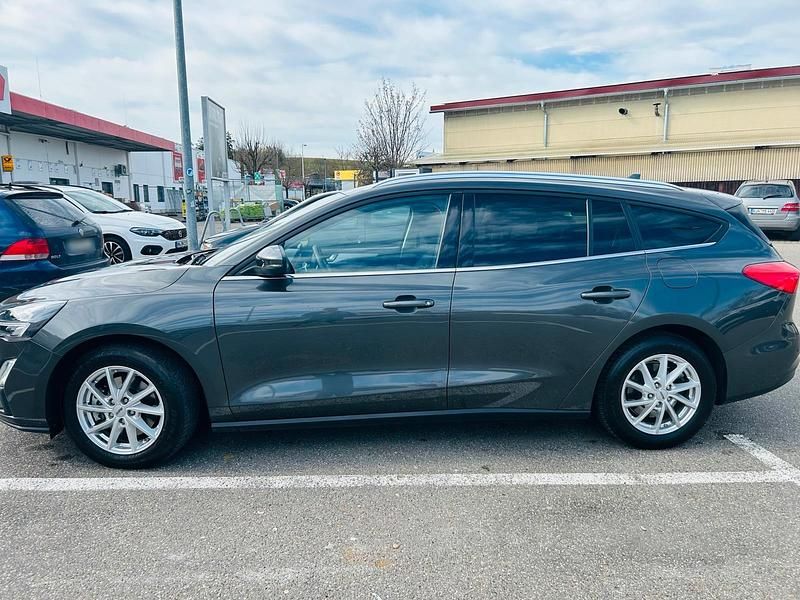 Gebraucht Ford Focus 120 PS (88 kW) 2021 Grau Kombi