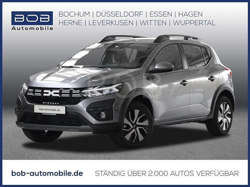 Dolomitgrau Gebraucht 2025 Dacia Sandero Expression Limousine | 17.333 € (Guter Preis) - Bild 1/3