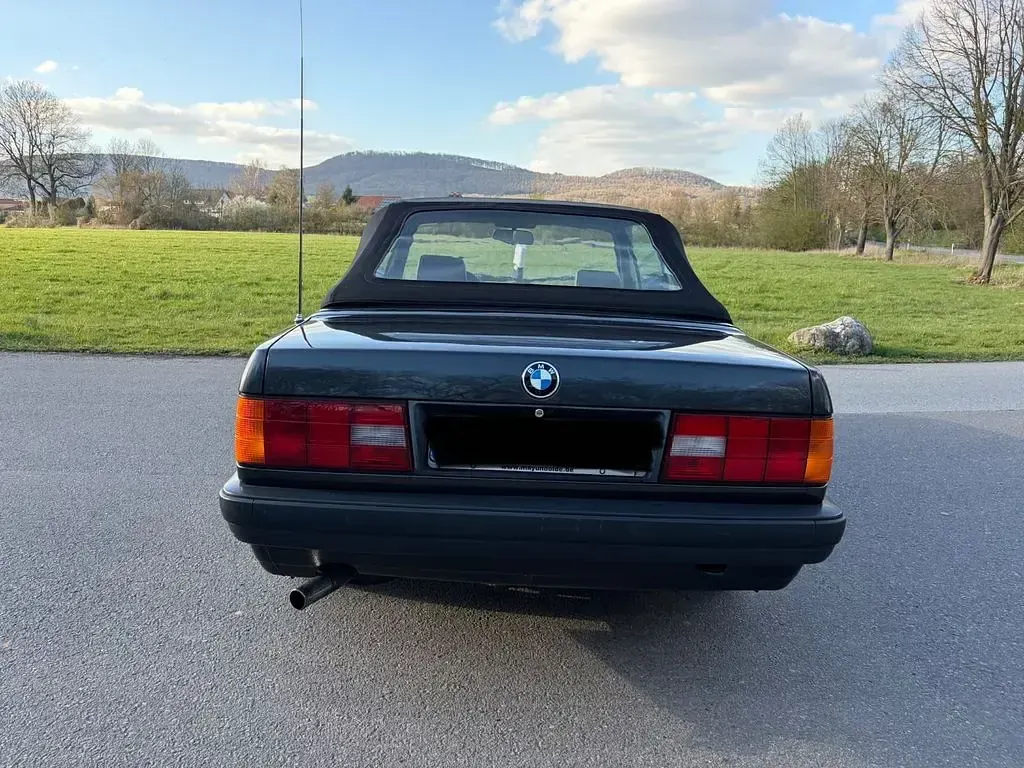 Gebraucht BMW 318 Cabriolet 113 PS (83 kW) 1991 Schwarz Cabrio