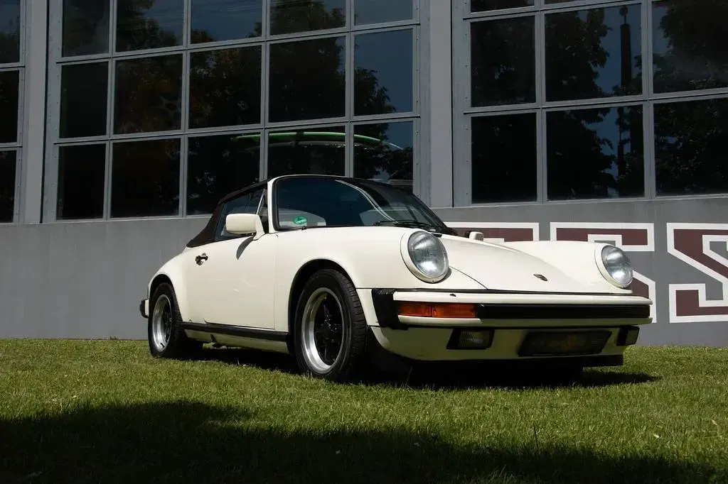 Gebraucht Porsche 911 Carrera Cabriolet 207 PS (152 kW) 1984 Weiß Cabrio