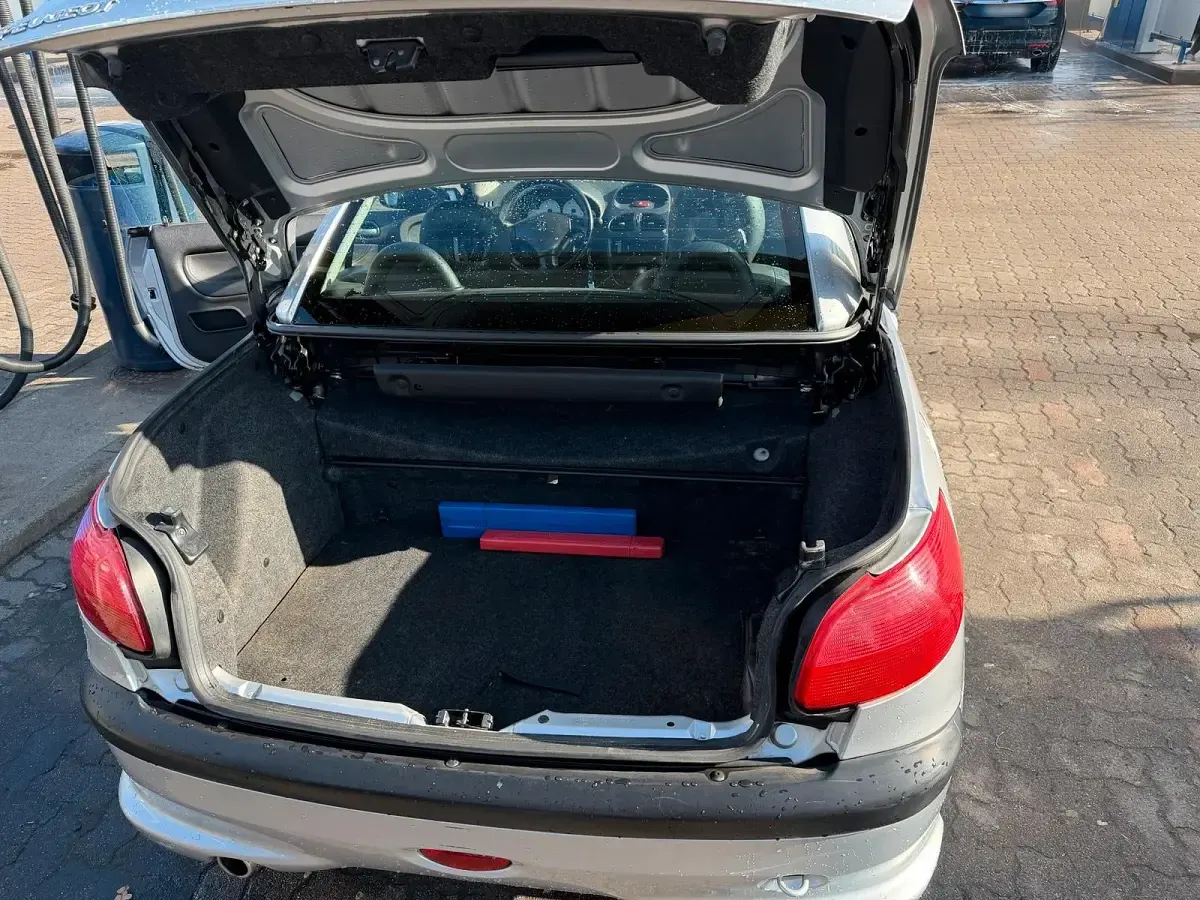 Gebraucht Peugeot 206 CC 109 PS (80 kW) 2002 Silber Cabrio