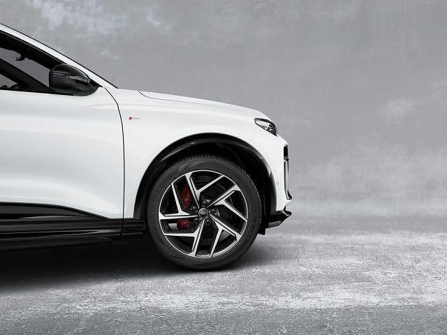 Gebraucht Audi Q6 e-tron Ambiente 284 kW (387 PS) 2025 Gletscherweiß metallic SUV