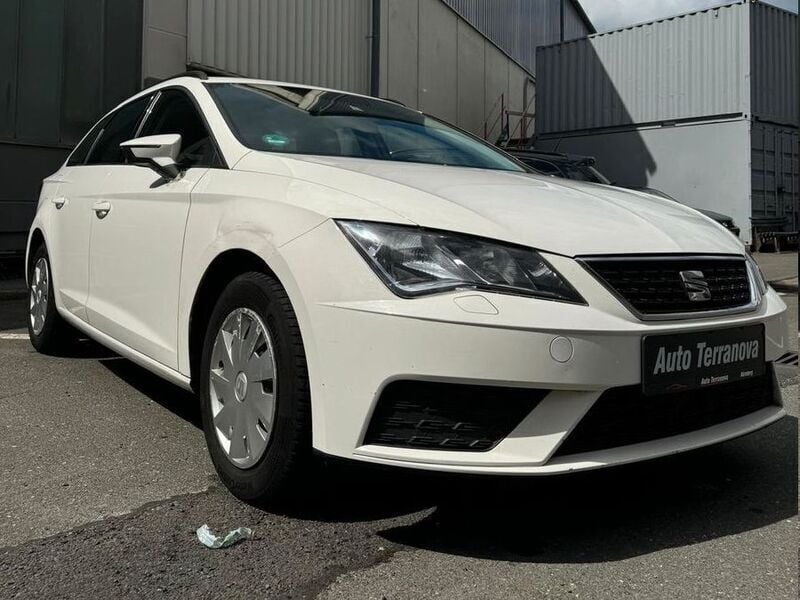 Weiß Gebraucht 2020 Seat Leon ST Reference Kombi | 6.010 € - Bild 1/4