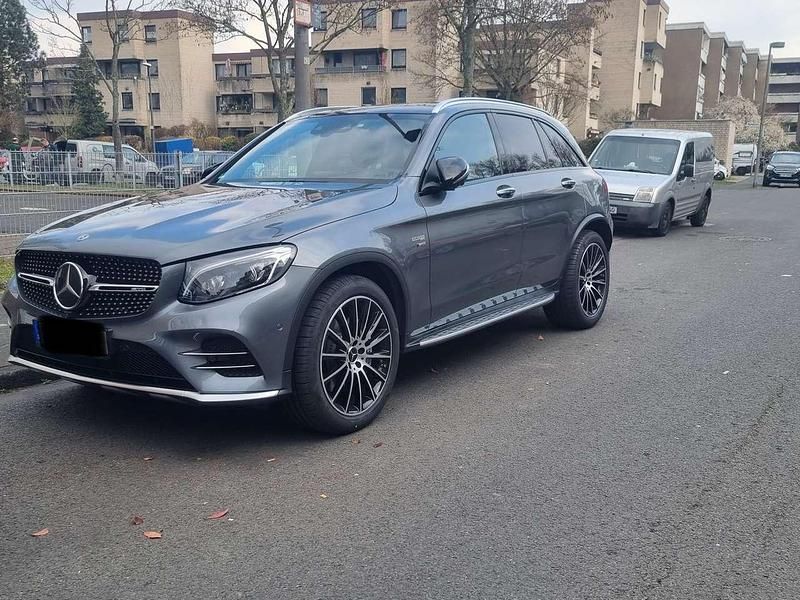 Grau Gebraucht 2017 Mercedes GLC43 AMG AMG SUV | 43.000 € (Teuer) - Bild 1/4
