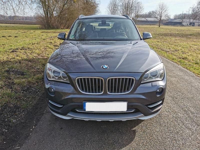 Grau Gebraucht 2015 BMW X1 SUV | 14.900 € (Fairer Preis) - Bild 1/4