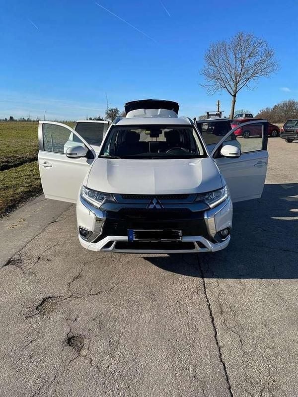 Gebraucht Mitsubishi Outlander P-HEV Spirit 224 PS (164 kW) 2021 Weiß SUV