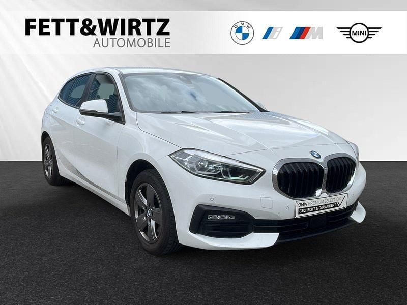 Alpinweiss Gebraucht 2021 BMW 116 Advantage Kleinwagen | 17.690 € (Fairer Preis) - Bild 1/3