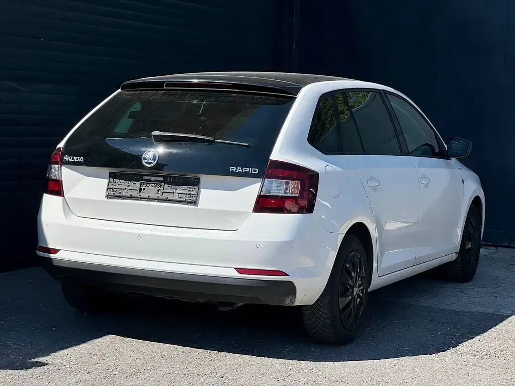 Gebraucht Skoda Rapid Style 122 PS (89 kW) 2015 Weiß Kleinwagen