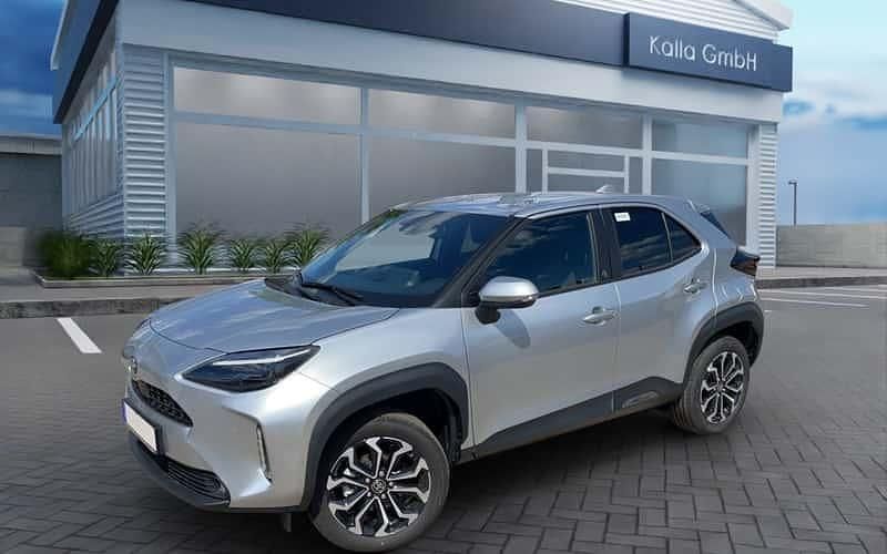 Shimmering silber metallic Gebraucht 2024 Toyota Yaris Cross Team SUV | 30.490 € (Fairer Preis) - Bild 1/4