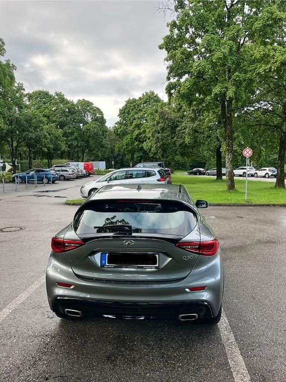 Gebraucht Infiniti Q30 122 PS (89 kW) 2016 Grau Limousine