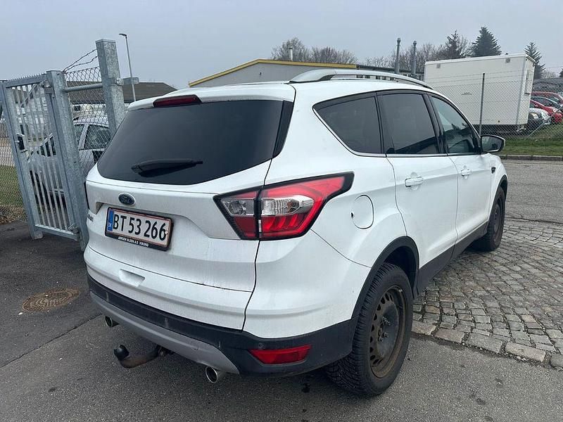 Gebraucht Ford Kuga Trend 120 PS (88 kW) 2017 Weiß SUV